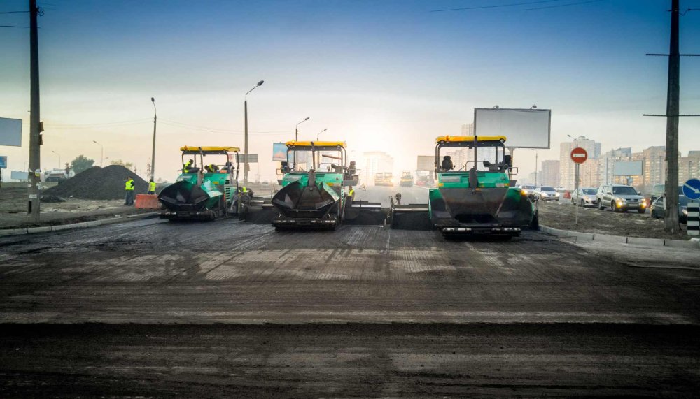 13 Heavy industrial machines laying asphalt on new road_CTQP Certification FDOT-Construction Training Qualification Program